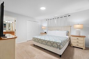 4BR Townhome With Pool at Storey Lake