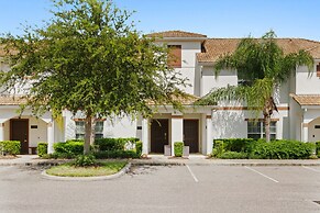 4BR Townhome With Pool at Storey Lake