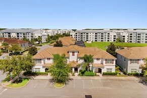 4BR Townhome With Pool at Storey Lake