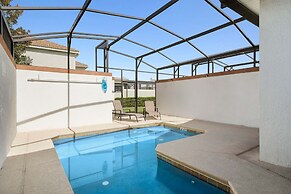 4BR Townhome With Pool at Storey Lake