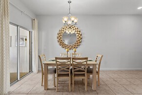 4BR Townhome With Pool at Storey Lake