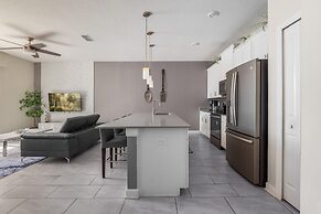 Relax Near Disney 4BR Home With Pool