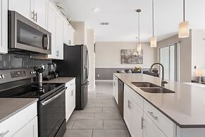 Relax Near Disney 4BR Home With Pool