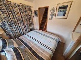 Luxurious Oceanfront Cabin 7 Getaway w Hot Tub