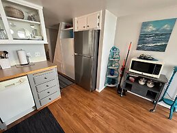 Luxurious Oceanfront Cabin 7 Getaway w Hot Tub