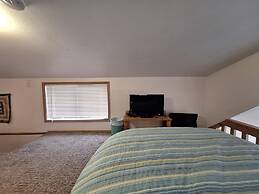 Luxurious Oceanfront Cabin 7 Getaway w Hot Tub