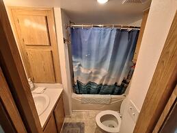 Luxurious Oceanfront Cabin 7 Getaway w Hot Tub