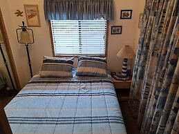 Luxurious Oceanfront Cabin 7 Getaway w Hot Tub