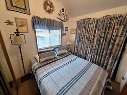 Luxurious Oceanfront Cabin 7 Getaway w Hot Tub