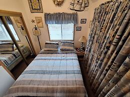 Luxurious Oceanfront Cabin 7 Getaway w Hot Tub