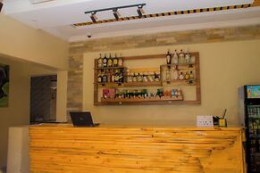 Rond Point Gorilla Boutique - Kinigi
