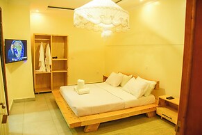 Rond Point Gorilla Boutique - Kinigi