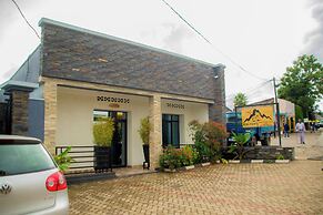 Rond Point Gorilla Boutique - Kinigi