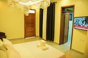 Rond Point Gorilla Boutique - Kinigi
