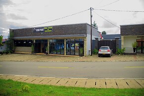 Rond Point Gorilla Boutique - Kinigi