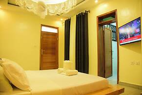 Rond Point Gorilla Boutique - Kinigi