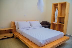 Rond Point Gorilla Boutique - Kinigi