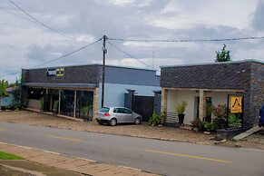 Rond Point Gorilla Boutique - Kinigi
