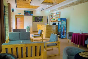 Rond Point Gorilla Boutique - Kinigi