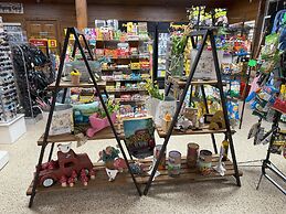 Hominy Ridge Cabins and Gift Shop