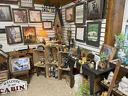 Hominy Ridge Cabins and Gift Shop