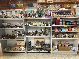 Hominy Ridge Cabins and Gift Shop