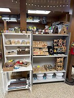 Hominy Ridge Cabins and Gift Shop