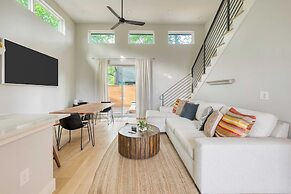 Private Pool, Firepit, Patio Steps to East Austin Dining, Music, Art, 