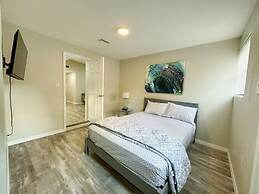 Fresh Renovated Pool Home w 5 Bedrooms Near Beach