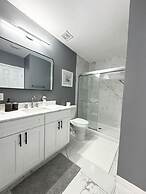 Fresh Renovated Pool Home w 5 Bedrooms Near Beach