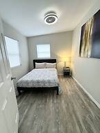 Fresh Renovated Pool Home w 5 Bedrooms Near Beach