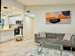 Fresh Renovated Pool Home w 5 Bedrooms Near Beach