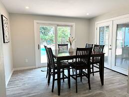Fresh Renovated Pool Home w 5 Bedrooms Near Beach