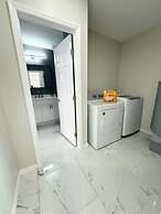 Fresh Renovated Pool Home w 5 Bedrooms Near Beach