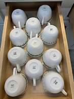 Fresh Renovated Pool Home w 5 Bedrooms Near Beach