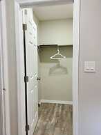 Fresh Renovated Pool Home w 5 Bedrooms Near Beach