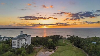 Serene Studio at Sandestin Pool, Hot Tub, Beach Shuttle, Walk to Bayto