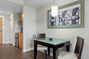 Serene Studio at Sandestin Pool, Hot Tub, Beach Shuttle, Walk to Bayto