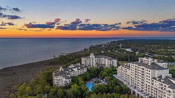 Serene Studio at Sandestin Pool, Hot Tub, Beach Shuttle, Walk to Bayto