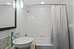 Serene Studio at Sandestin Pool, Hot Tub, Beach Shuttle, Walk to Bayto