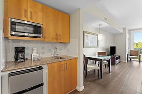 Serene Studio at Sandestin Pool, Hot Tub, Beach Shuttle, Walk to Bayto