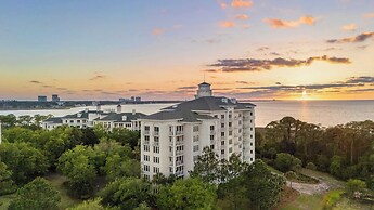 Serene Studio at Sandestin Pool, Hot Tub, Beach Shuttle, Walk to Bayto