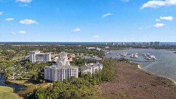 Serene Studio at Sandestin Pool, Hot Tub, Beach Shuttle, Walk to Bayto