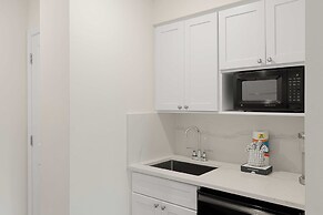 Resort Condo Steps to Beach Pool, Hot Tub, Tennis, Golf Sandestin, Mir