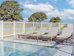 Hamptons White House