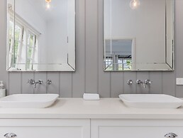 Hamptons White House