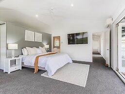 Hamptons White House