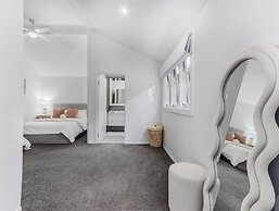 Hamptons White House