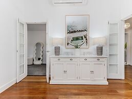 Hamptons White House