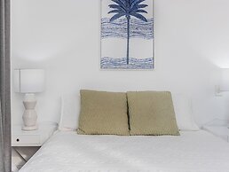 Hamptons White House